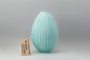 第67回（令和2年）日本伝統工芸展入選作・青白磁鎬彫壺