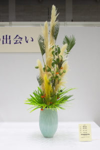 会場内で開催されている“花と器の出会い”